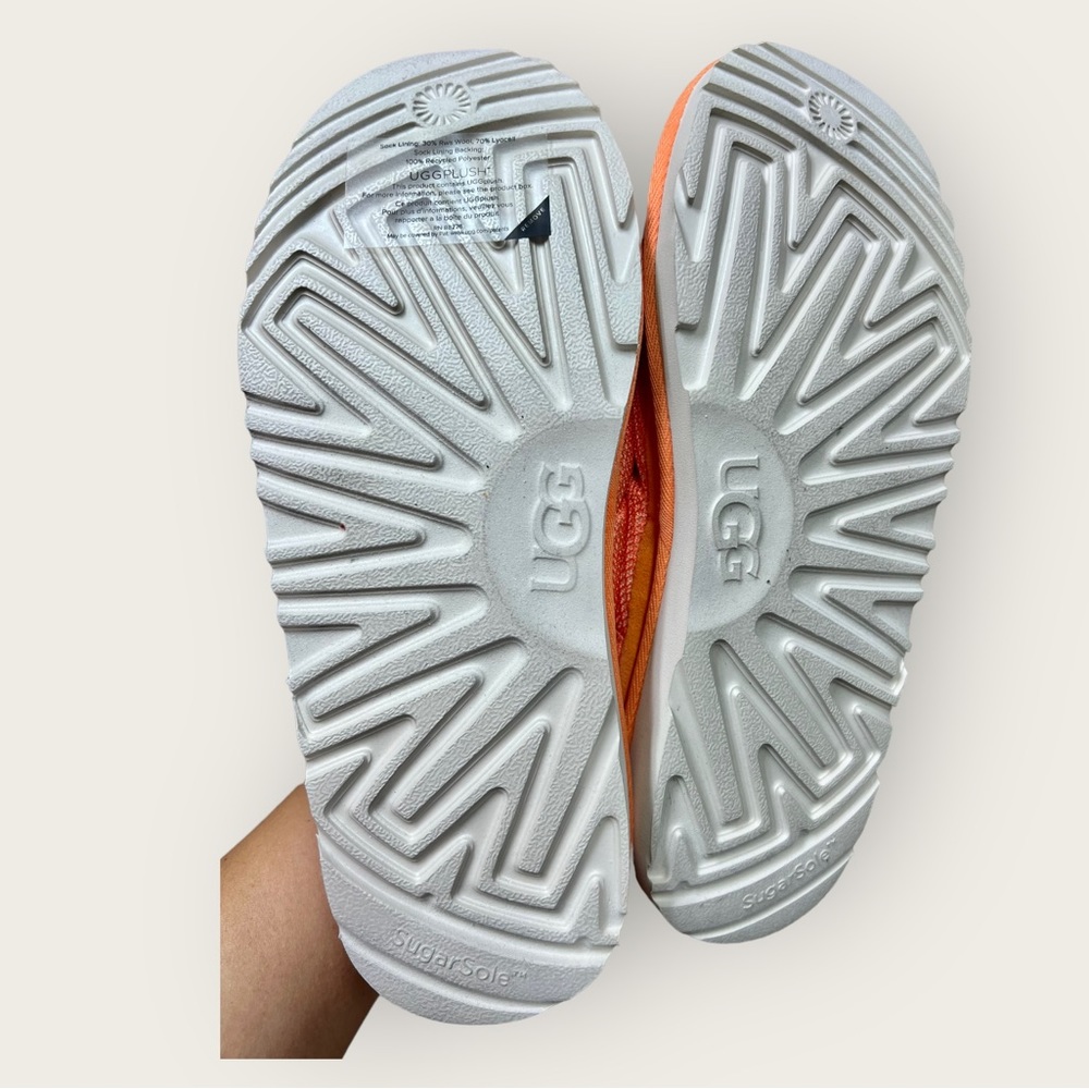 NEW! UGG Junior/Women’s slip on sandals. Neon Orange. Soft cushioned comfortable - Picture 5 of 12